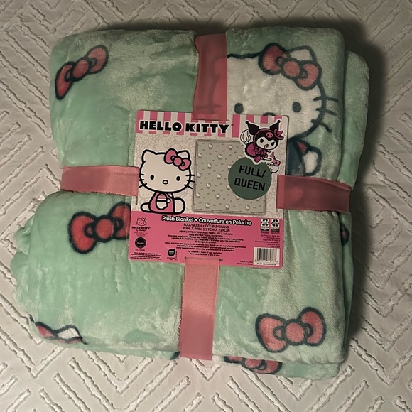 NWT Hello Kitty mint green and pink bow blanket queen size